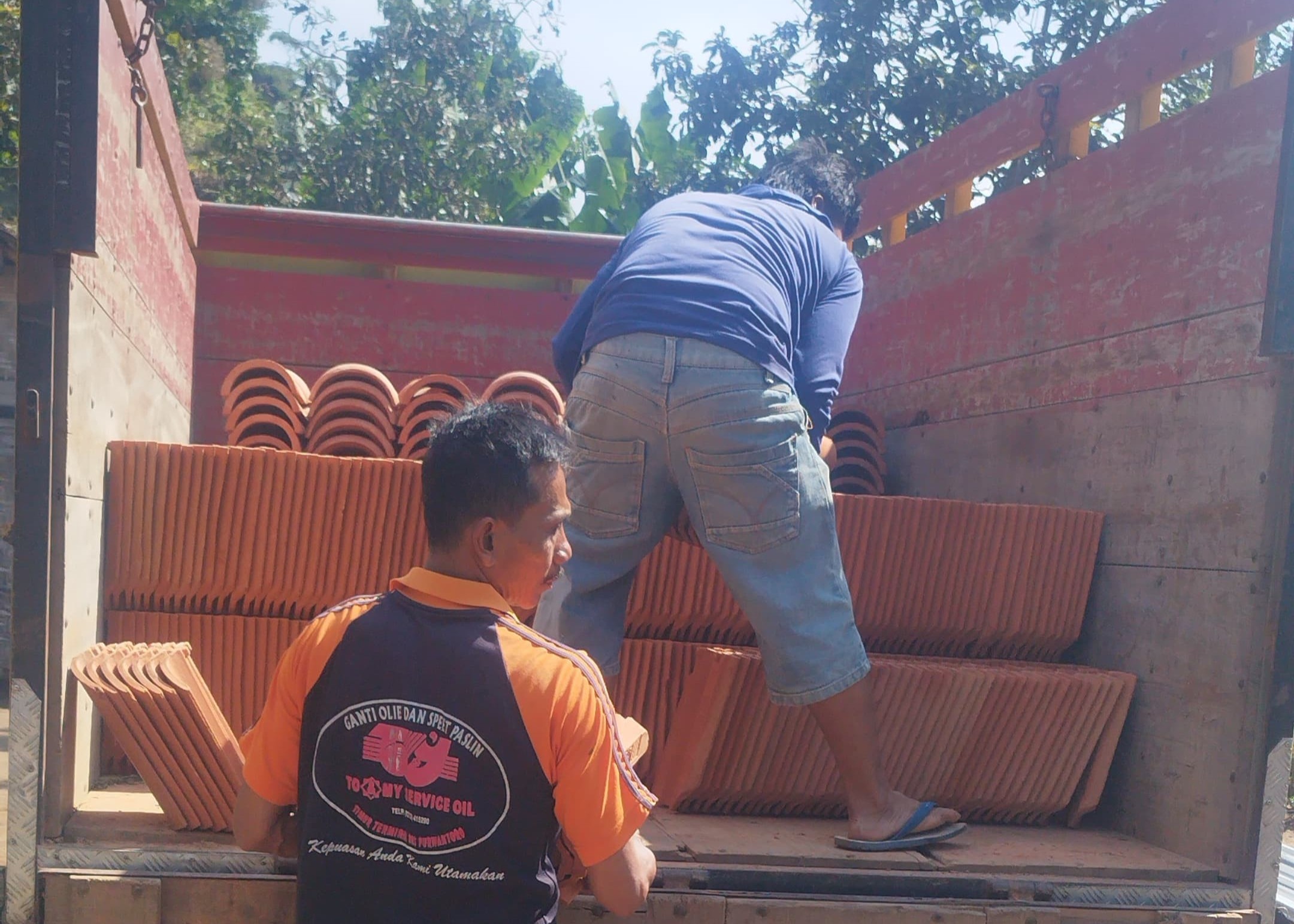Proses pembuatan genteng tanah liat